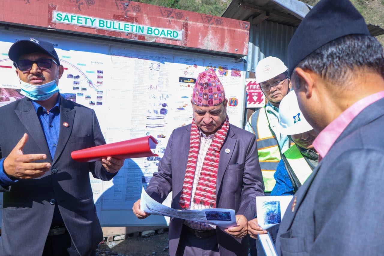 सूर्यविनायक-धुलिखेल सडक बिस्तार समयमै पूरा गर्न मन्त्री ज्वालाको निर्देशन